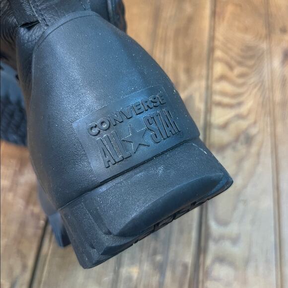 Women’s Converse leather shoe winter climate Black Chuck Taylor High-Top shoe - Picture 3 of 7